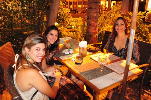 Luciana Tourinho, Fernanda Sturken e Juliana Ferreira ( Café do Forte )