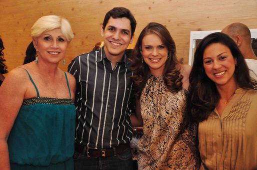 Kátia Kruschewsky, André Rodrigues, Carolina Kruschewsky e Carla Carmel