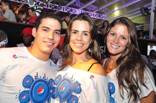 Gabriel Nunes, Tahis Flores e Roberta Valente