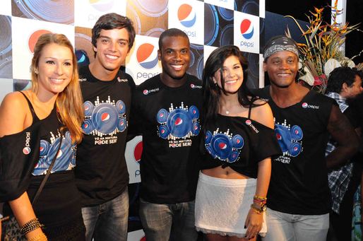 Juliana Rolim, Rodrigo Simas, Rafael Zulu, Luiza Rabello e Tonny Garrido