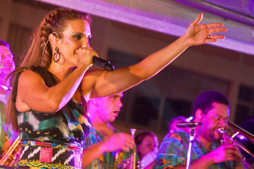 Ivete Sangalo em frente do Camarote Salvador!