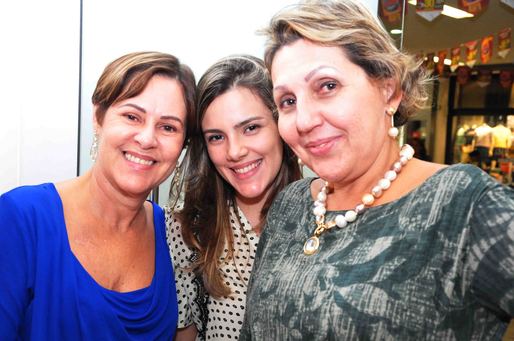 Carlota e Mila dos Humildes e Lisbete Cezar