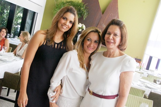 Josana e Claudia Belfort com Solange Rodrigues