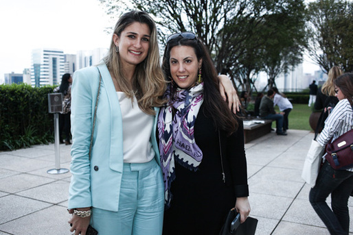 Barbara Leão e Mari Katrantzou