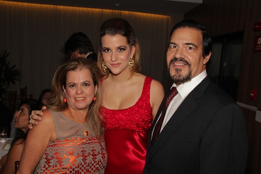Amelia, Stephanie Tanvre e Eduardo Tanure