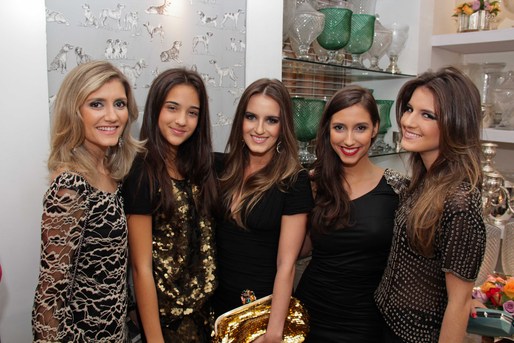 Isabella Brandalize, Alice Prado, Marcella Brandalize,  Duda Bicalho e  Ana Luiza Prado