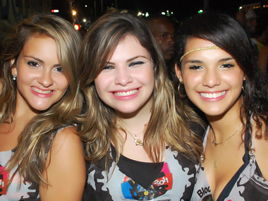 Mariane Rocha, Clare Regis, Taina Carvalho