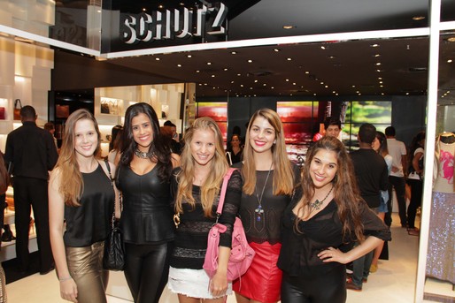 Luana Medrado, Bruna Petanga, Marina Cunha, Vanessa Cox e Jessica Mangulnik