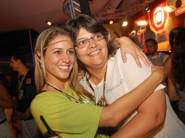 Mônica Oliveira e Liane Baqueiro festejando o Sucesso do Camarote 2011.