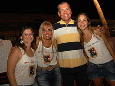 João Henrique Carneiro com Maria Luiza, e suas sobrinhas Andréa Carneiro e Mariana Costa Pinto.