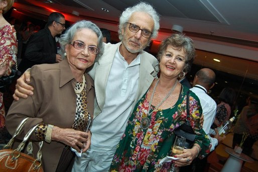 Avoni, André Luis e Ana Lucia Oliveira