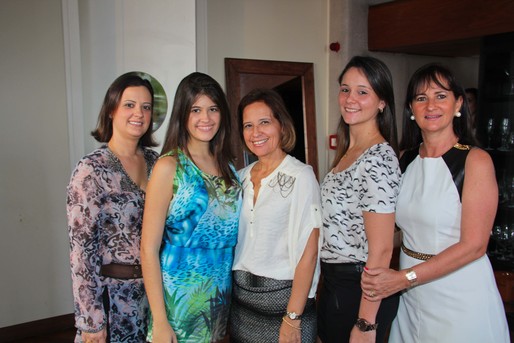 Karla, Maria Cecilia, Tania, Maria Clara e Ritinha Kruschewsky