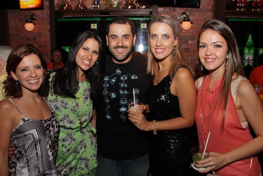 Amanda Bretas, Juliana Almeida, Guilliber Fonseca, Daniella Duarte e Alice Saores