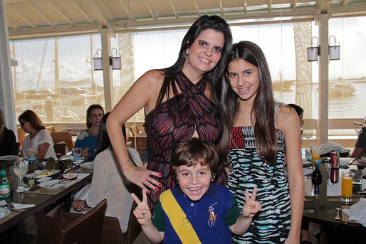 Luciana, Lucas e Isabella Garcia Cavalcanti