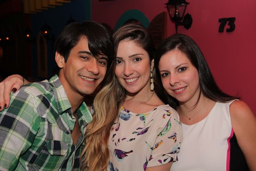 João Sakaguchi, Mariana Domenech e Mariana Carahy