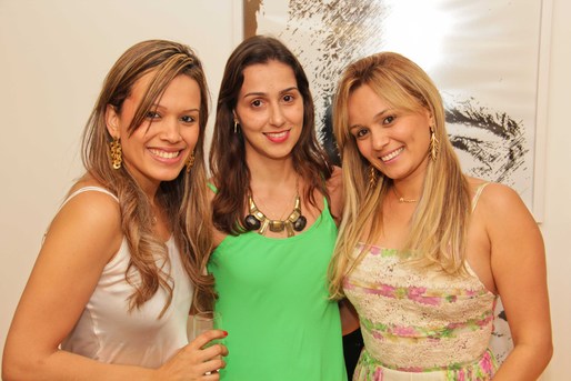 Ana Claudia e Ana Paula Nonato entre Carina Madeira