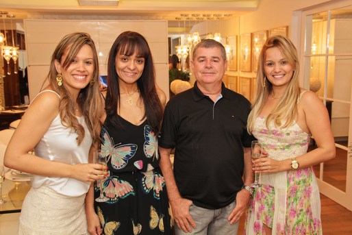 Ana Claudia e Ana Paula Nonato entre Sonia e Carlos Tourinho