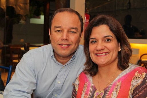 Leo James e Fabilola Martins