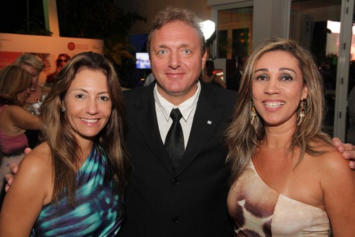 Carla Barreto e Daniel e Lila Kuntz