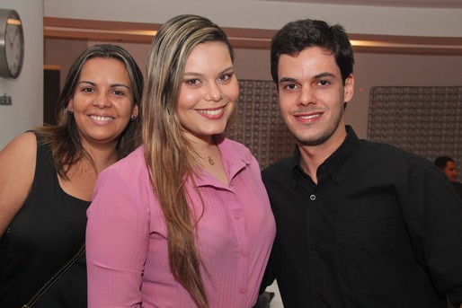 Raquel Brazão, Carolina Bacelar e Caio Caldas