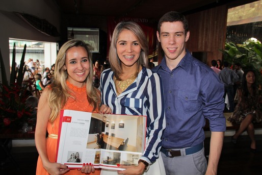 Roberta Costa, Debora Assis e Phelipe Araujo