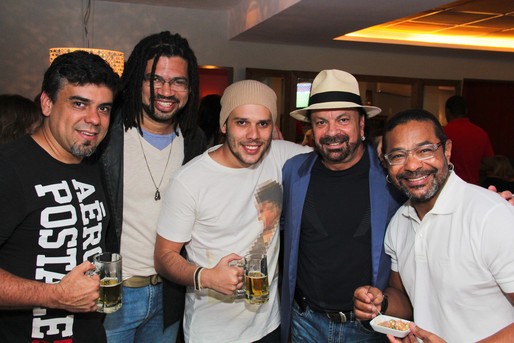 Flavio Drums, Nau Scaldaferri, Rafa Chaves, Dinho Marques e Valtinho Cruz