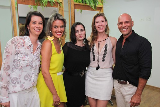 Alessandra Hattori, Rebeca Ernesto, Vanessa Madeira, Mariana Landinn e Alê Franco