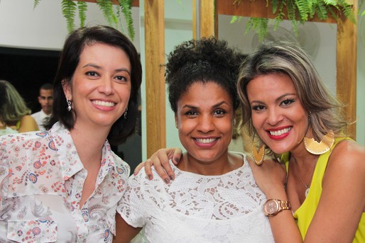 Alessandra Hattori, Tati Freitas e Rebeca Ernesto