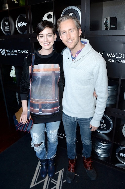 Anne Hathaway e seu marido Josh Shulman