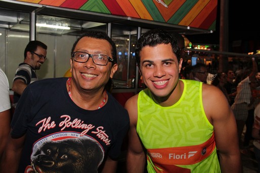 Marrom e Bruno Leal