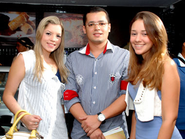 Lais e Ivan Oliveira com Larissa Leite