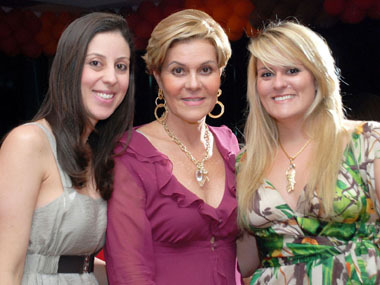 Cristiana Barreto com as Filhas Andrea e Paula