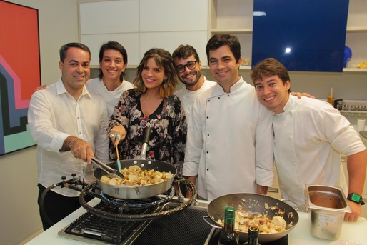 Ginno Larry, Alessandra Hattori, Paula Magalhães, Gabriel Lobo, Marcelo Faustini e  Mateus Carvalho