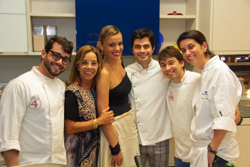 Gabriel Lobo, Sylvia Gladys, Rebeca Erneto, Marcelo Faustini, Mateus Carvalho e Alessandra Hattori