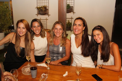 Aline Mendonça, Gabriela Andrade, Maria Helena, Nadja e Beatriz Valente