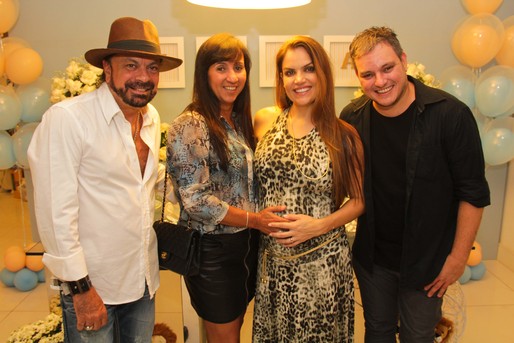 Wadinho e Barbara Marques e Janina Andrade e Mano Goes