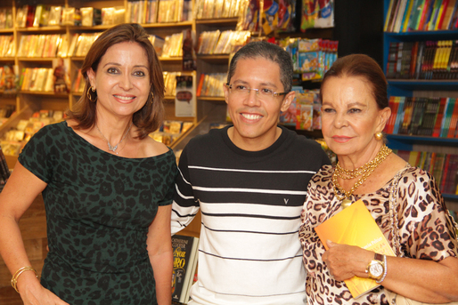 Cristina Mendonça Matiz e Maria Helena Mendonça entre Paulo Tarso