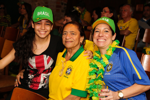 Licia Fabio e Lilian Percia com sobrinha querida