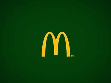 Até o Macdonalds na cor verde e amarela!