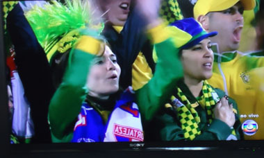 A TV ao vivo na hora do Hino Nacional!