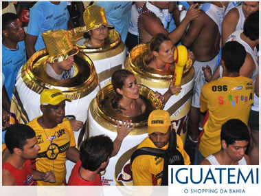 A quinta-feira do Camarote Skol bombou com as pessoas vestidas de lata de Skol.