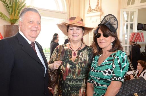 Paulo Roberto e Sofia do Rego Lins com Cristina Almeida