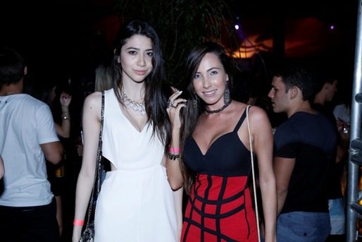 Victoria Nobrega E Luana Delevedove