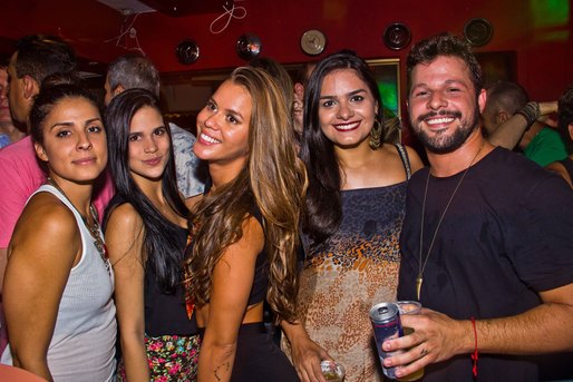 Clara Dourado, Paula Sansão, Beatriz Gargodini, Isabelle Pavetto e Matheus Menezes