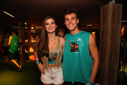 Camila Queiroz e Lucas Cattani