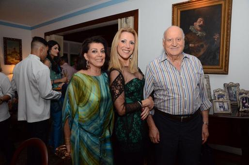 Paulita e Gilberto Rodriguez cercando Isabela Francisco