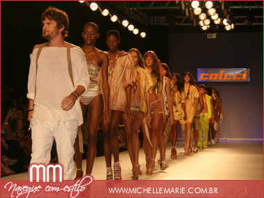 Saulo Fernades encerrando o desfile da Colcci