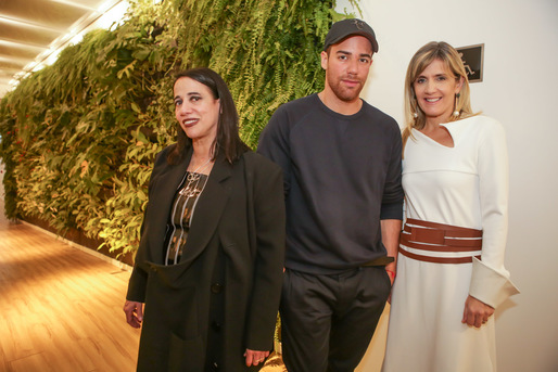 Gloria Coelho com o filho Pedro Lourenço e Maria Cecilia Zon Rody