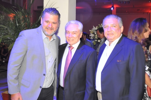 O diretor de publicidade regional do grupo Abril, Willian Hagopian, o diretor do grupo Abril, Francisco Britto, e o presidente do Grupo CAM, João Soares de Almeida