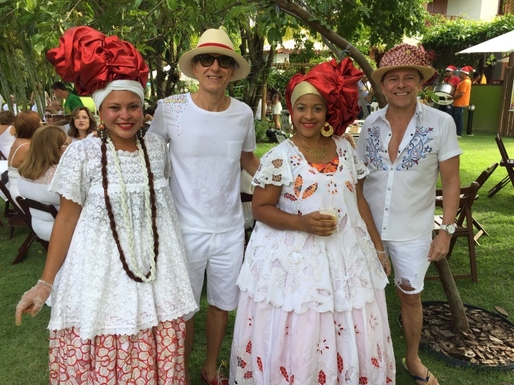 Fernando Monteiro e André Zenkner com as baianas